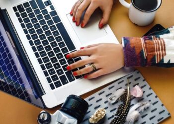 The Pros and Cons of Using a Travel Booking Platform