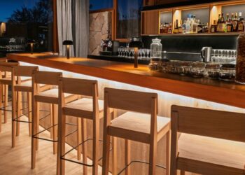 How to Decorate Bar Stools