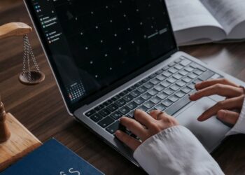 Enhancing Client Acquisition for Law Firms through Digital Strategies