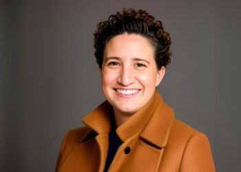 Bridging Faith and Identity: Ann Russo Shares Approach to Inclusive Mental Health Care on the Broken Brain