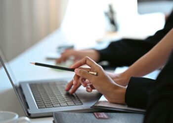 From Cityscapes to Lavender Fields: Melissa Mabe’s Tips for Reinventing a Career