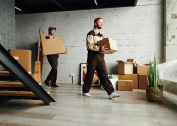 How to Pack and Move Heavy Furniture Safely and Reduce the Risk of Injury