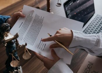 How to Handle Cases of Electrocution How to Help the Victim