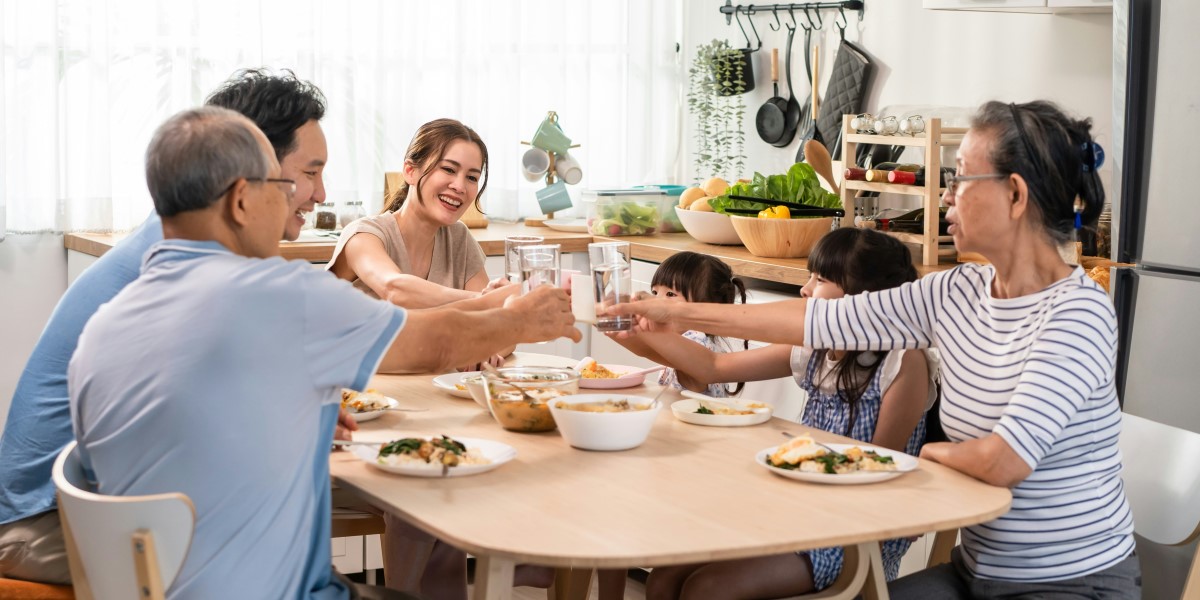 Learning to Connect the Links Based on Family History You May Find Online