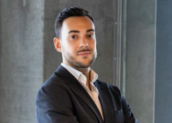 How to Develop a Healthy Money Mindset: Shifting from Scarcity to Abundance