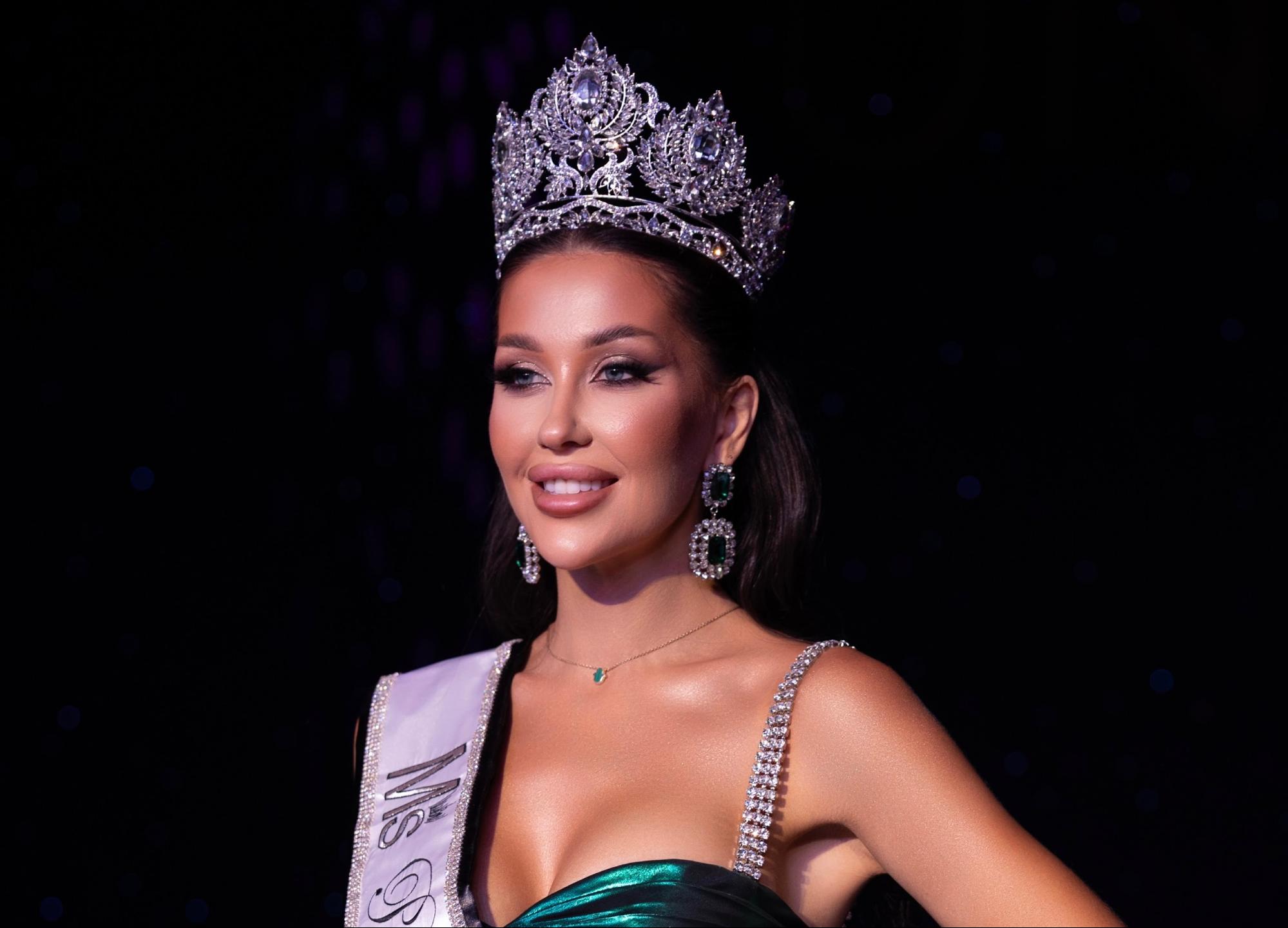 Crowned with Confidence: How Adriana Pushchak Became Ms USA Universe Petite 2025