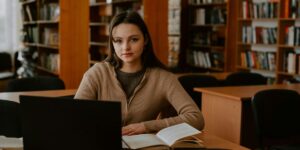 How Artificial Intelligence Can Help in Language Learning