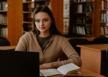 How Artificial Intelligence Can Help in Language Learning