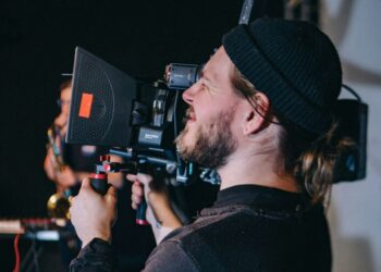 Vertical Cinema: Hollywood's New Frontier