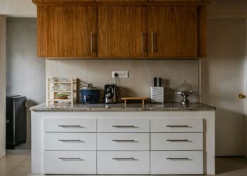 Exploring the Benefits of Buying Wholesale Cabinets Directly Online