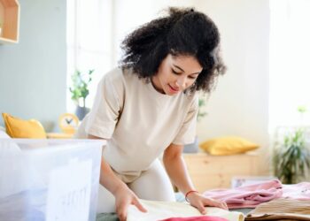 Handwashing vs. Machine Washing: Which is Right for Your Laundry?
