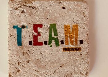 The Founder’s Dilemma: Build vs Buy Growth Team Capabilities in 2025