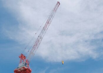 From Skyscrapers to Stadiums How Heavy Lifting Equipment Shapes Iconic NYC Projects