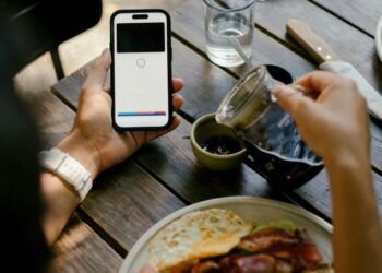 The Digital Dine-In Dilemma: Why Fast Casual Restaurants Struggle with Mobile Ordering, Insights from Stable Kernel