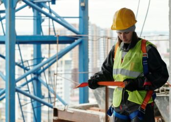 YURiNox: Gear That Helps Keep Crews Cool and Productive: Essential Safety Gear for Hot Jobsite Conditions