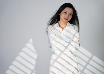 "Color Breathes, Emotion Grows" — The Abstract Visual Language of Jiajing Wang