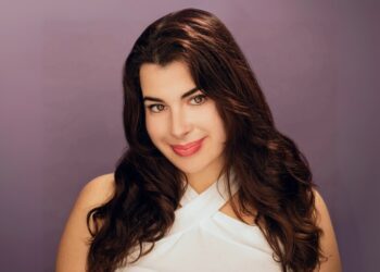 Exploring the Journey of Julia Navarro and the Impact of Art on Society