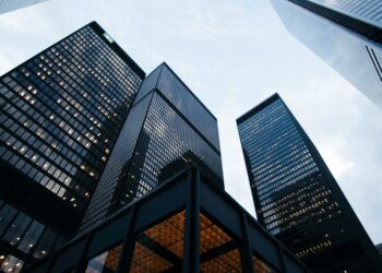 How Dr Connor Robertson Uses Strategic Simplicity to Accelerate Business Growth