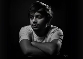 Indian Photographer Surya Nikhil Saripalli’s Candid Shot Featured on Cover of Spanish Wedding Magazine