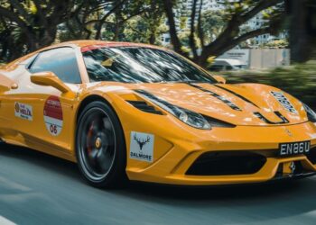 Porsche or Ferrari: Which Suits Your Dubai Adventure