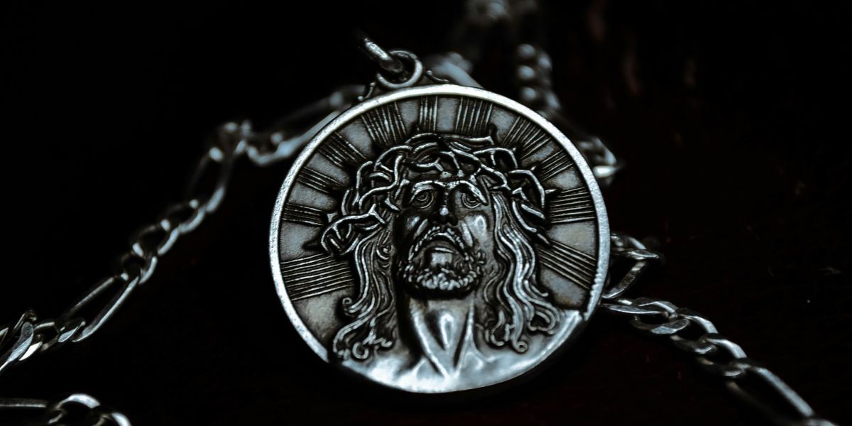 An Essential Guide to Men’s Chains and Necklaces