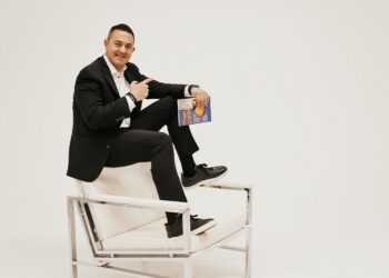 Exclusive Interview with Harry G. Psaros: How a Neuroscience Executive’s Emotional Shift Fueled the Creation of a Parenting Movement Centered on Autism Positivity