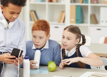 NYC Enforces Statewide Smartphone Ban in Schools What It Means for Students and Parents