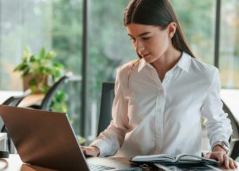 Persuasive Copywriting: Crafting Messages That Influence