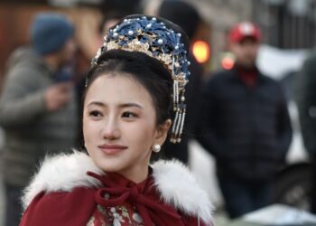 Shengzhao Jiang, Chinese Busker, Lights Up London Streets with Oriental Culture