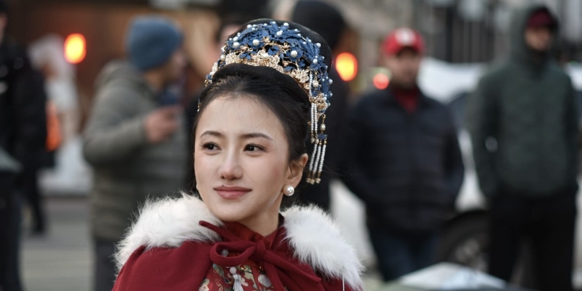 Shengzhao Jiang, Chinese Busker, Lights Up London Streets with Oriental Culture