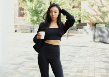 The Story Behind Saisei’s Seamless Leggings and Sustainable Design