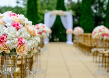 What Is a Reasonable Amount to Spend on Wedding Flowers in NY?