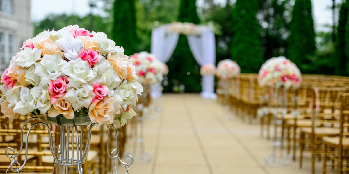 What Is a Reasonable Amount to Spend on Wedding Flowers in NY?