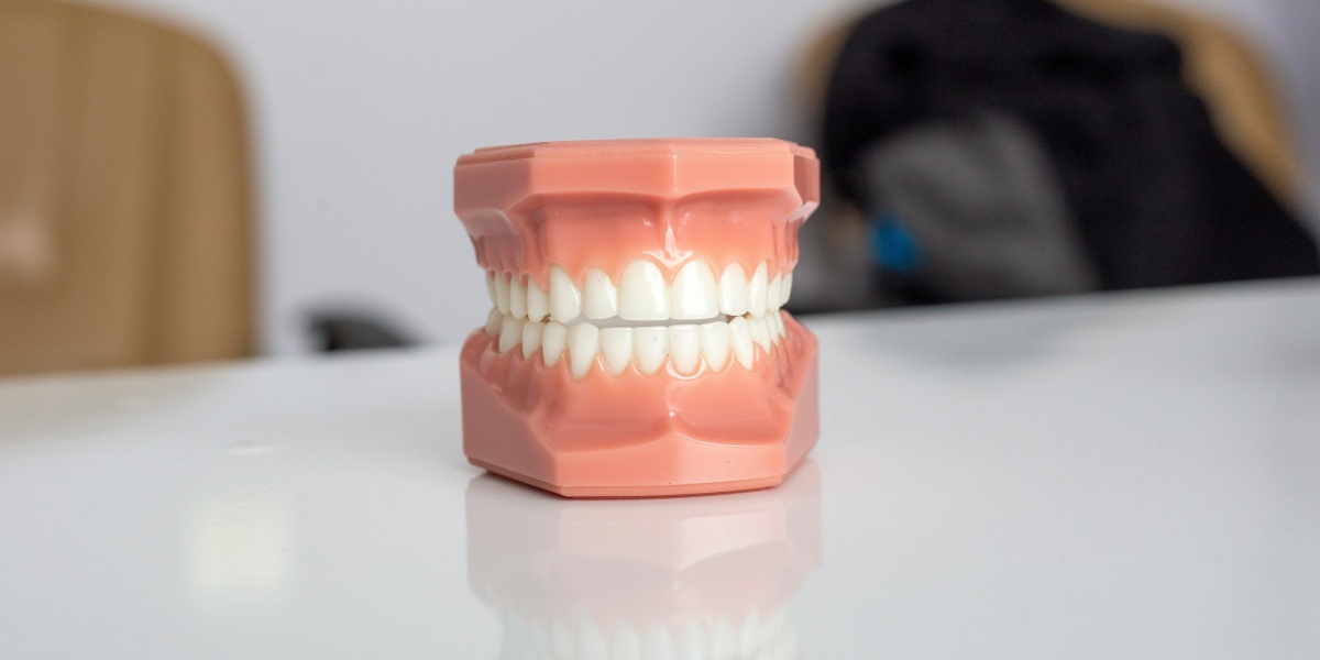 Acrylic Dentures in Modern Dentistry: How Do They Compare to Newer Materials?