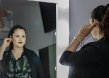 AI Hairstyle Tools in 2025: A Look at How RightHair Lets You Experiment with Different Styles