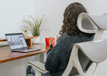 Experiencing the Difference Why Ergonomic Office Chairs Matter