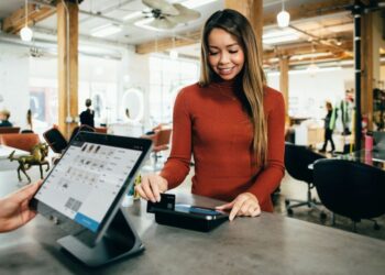 How a POS System Helps Manage Peak Hours in Busy Quick Service Locations