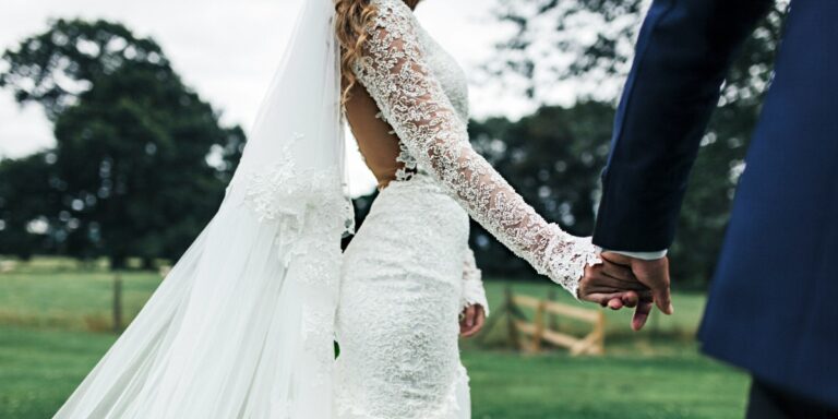 Modern Bridal Elegance Key Wedding Dress Trends