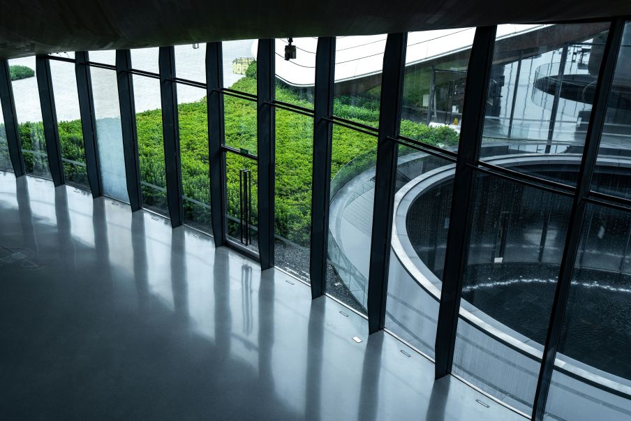 Clean Workspaces, Clear Minds How Modern Professionals Are Treating Environment Like Productivity Strategy