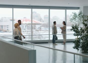 Clean Workspaces, Clear Minds How Modern Professionals Are Treating Environment Like Productivity Strategy