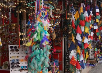 Feather Flags That Flirt with the Wind and Steal Attention