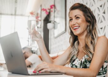 How Tiffany Julie Scaled An E-Commerce Brand To 7 Figures In 14 Months — Against All Odds