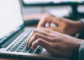 The Key Advantages of Earning an MBA Degree Online