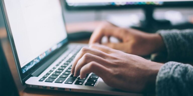 The Key Advantages of Earning an MBA Degree Online