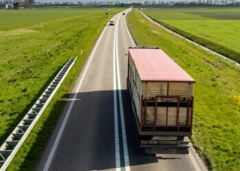 What Are the Benefits of Hiring a Truck Accident Lawyer