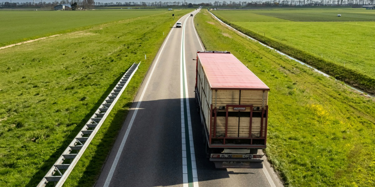 What Are the Benefits of Hiring a Truck Accident Lawyer