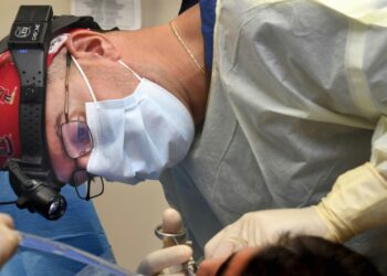Why Smart Professionals Are Choosing Expert Oral Surgeons Over Dentists