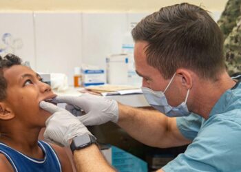 How Busy New Yorkers Can Maintain Oral Health Without Regular Dental Visits