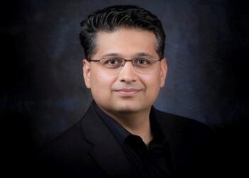 How Moeed Israr’s Calm & Clarity Helps Ease Emotional Weight