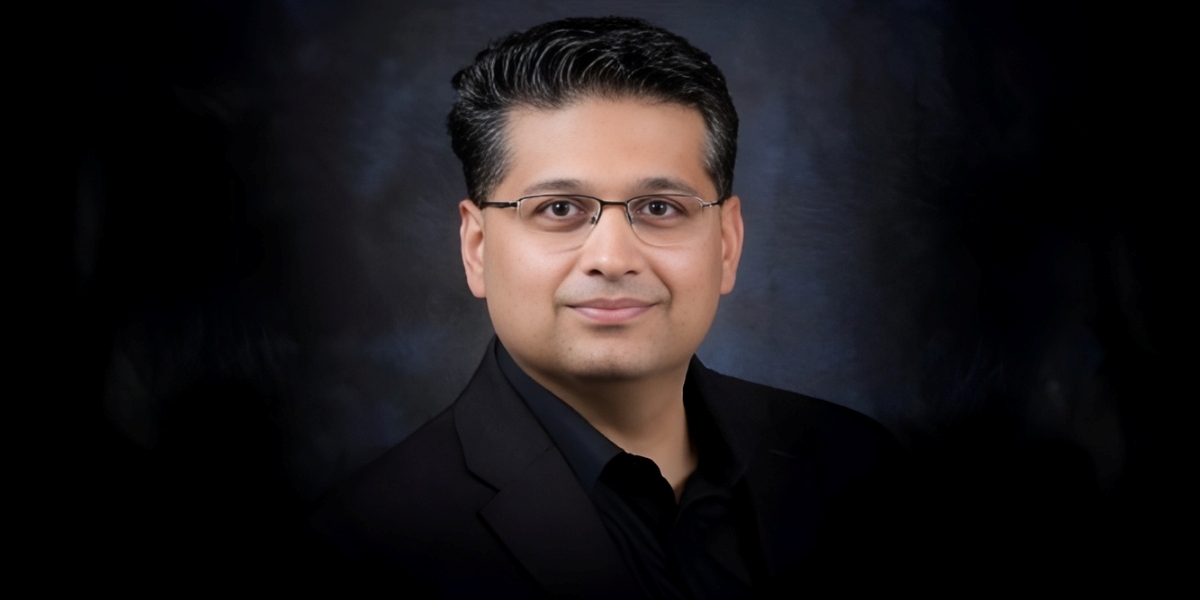 How Moeed Israr’s Calm & Clarity Helps Ease Emotional Weight